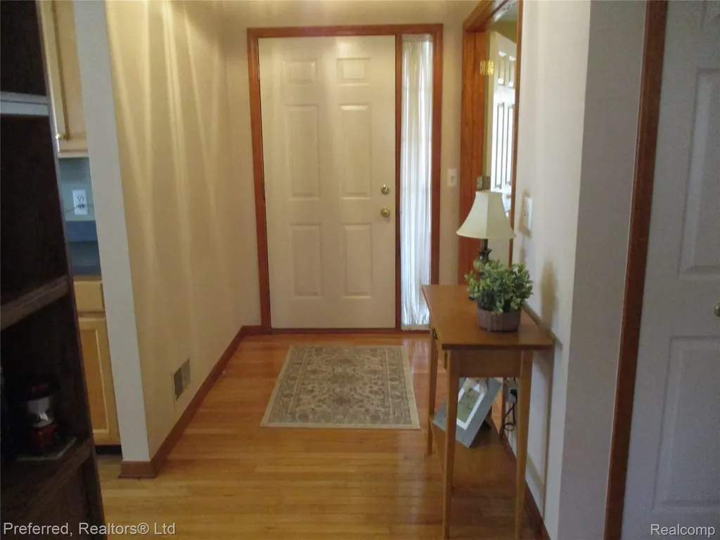 9153 Lakewood Drive Northfield Township MI 48189