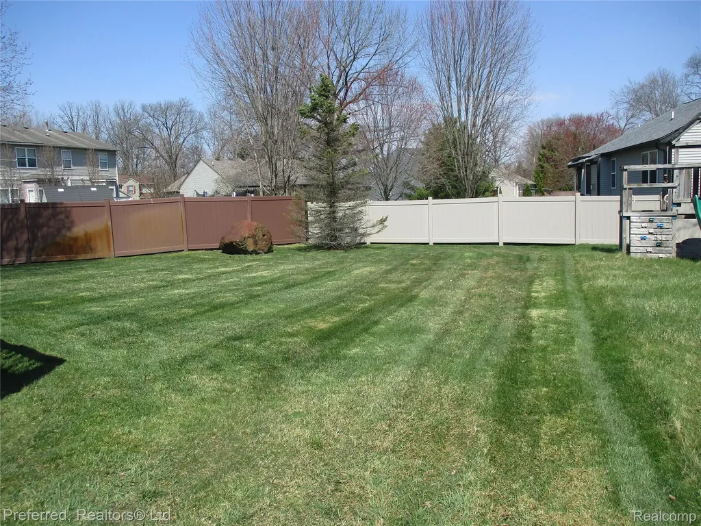 9153 Lakewood Drive Northfield Township MI 48189