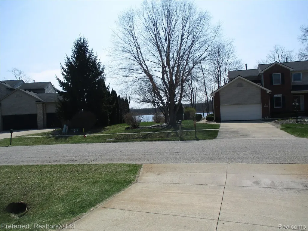 9153 Lakewood Drive Northfield Township MI 48189