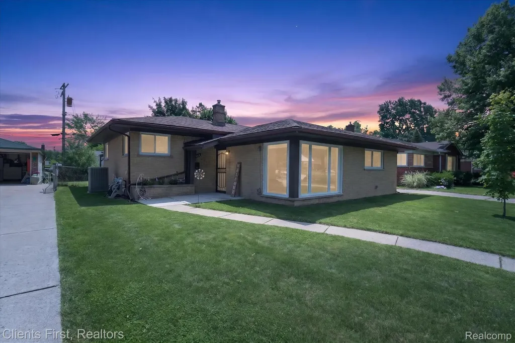 14242 Foch Street Livonia City MI 48154