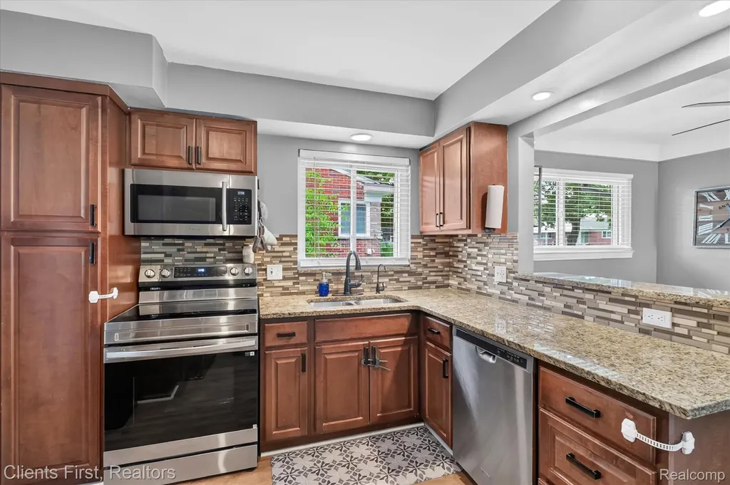 14242 Foch Street Livonia City MI 48154