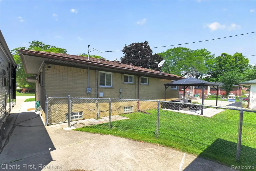 14242 Foch Street Livonia City MI 48154