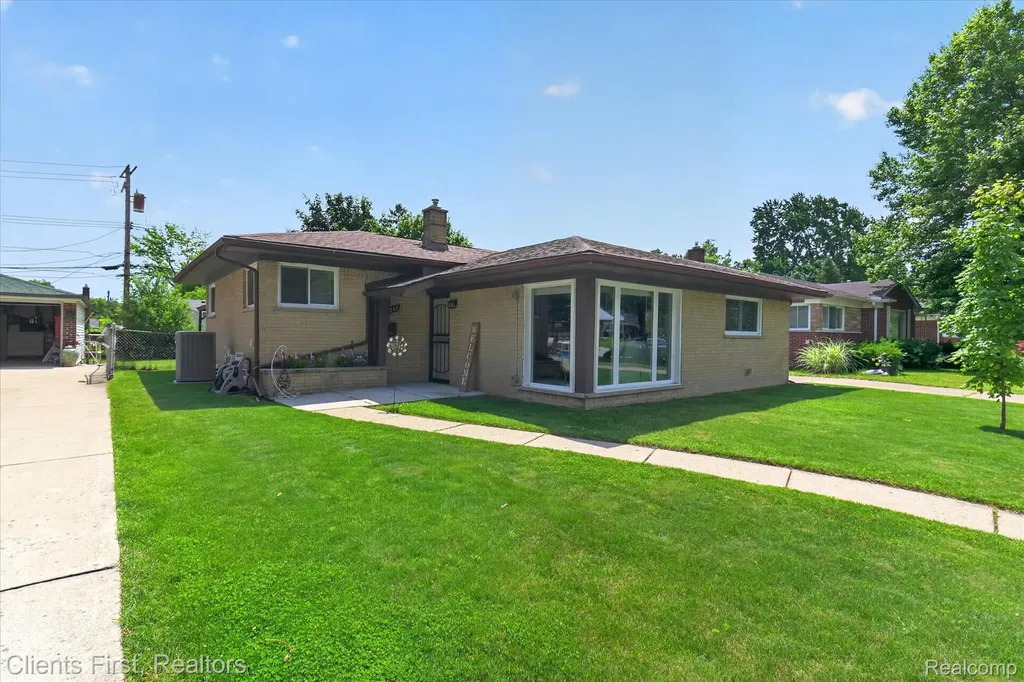 14242 Foch Street Livonia City MI 48154