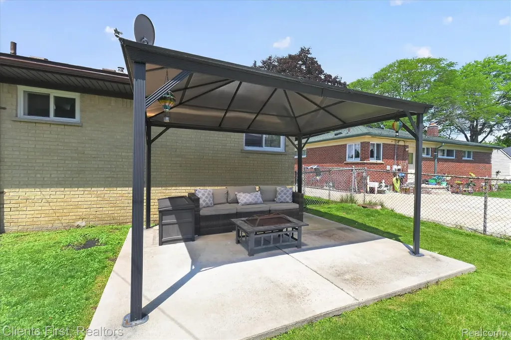 14242 Foch Street Livonia City MI 48154