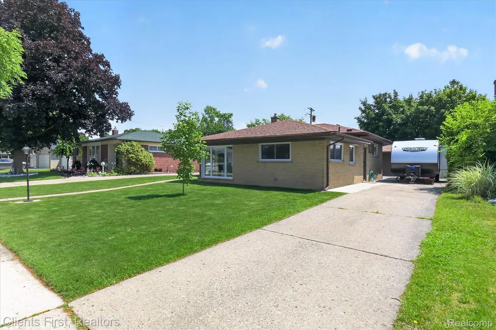 14242 Foch Street Livonia City MI 48154