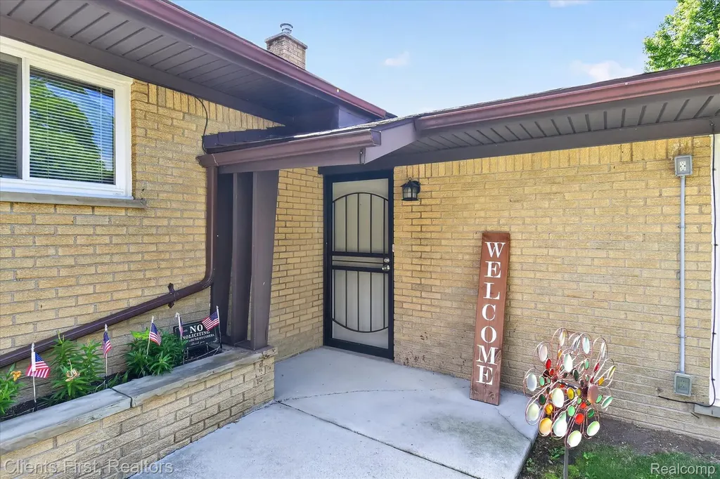 14242 Foch Street Livonia City MI 48154