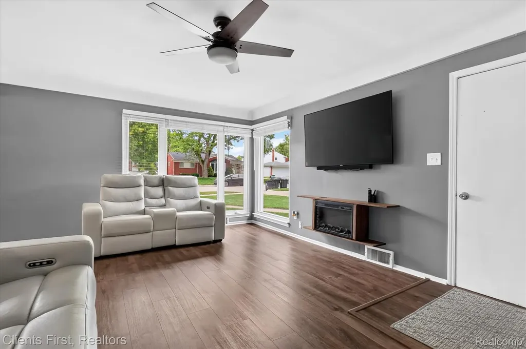 14242 Foch Street Livonia City MI 48154