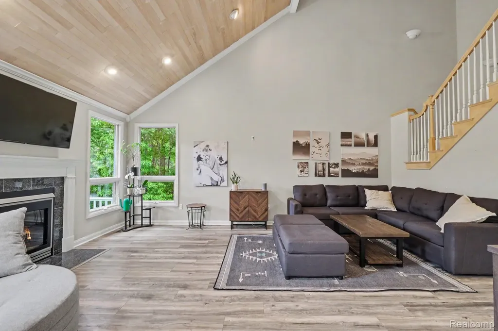 13445 Chateau Cove Drive Groveland Township MI 48442