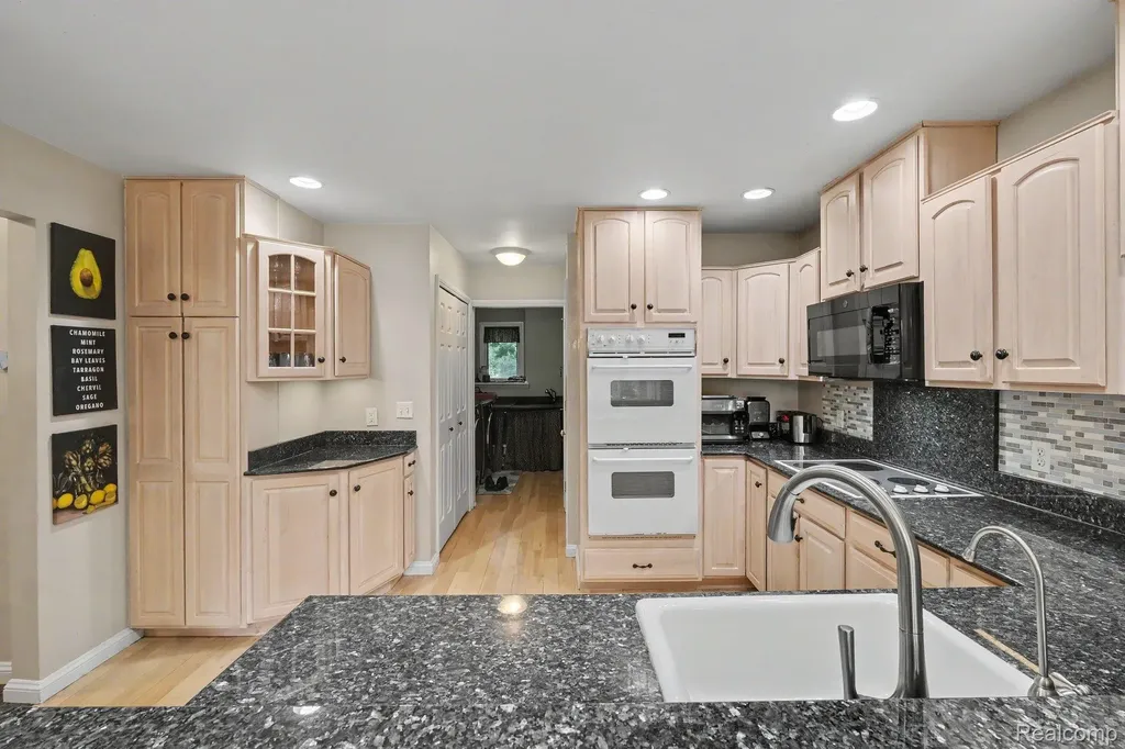 13445 Chateau Cove Drive Groveland Township MI 48442