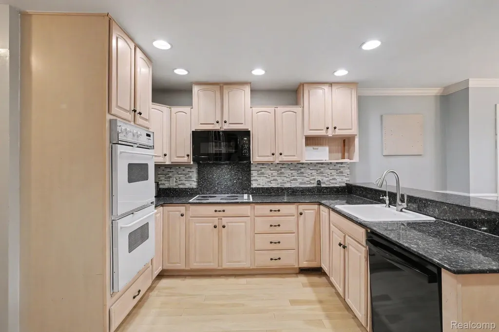13445 Chateau Cove Drive Groveland Township MI 48442