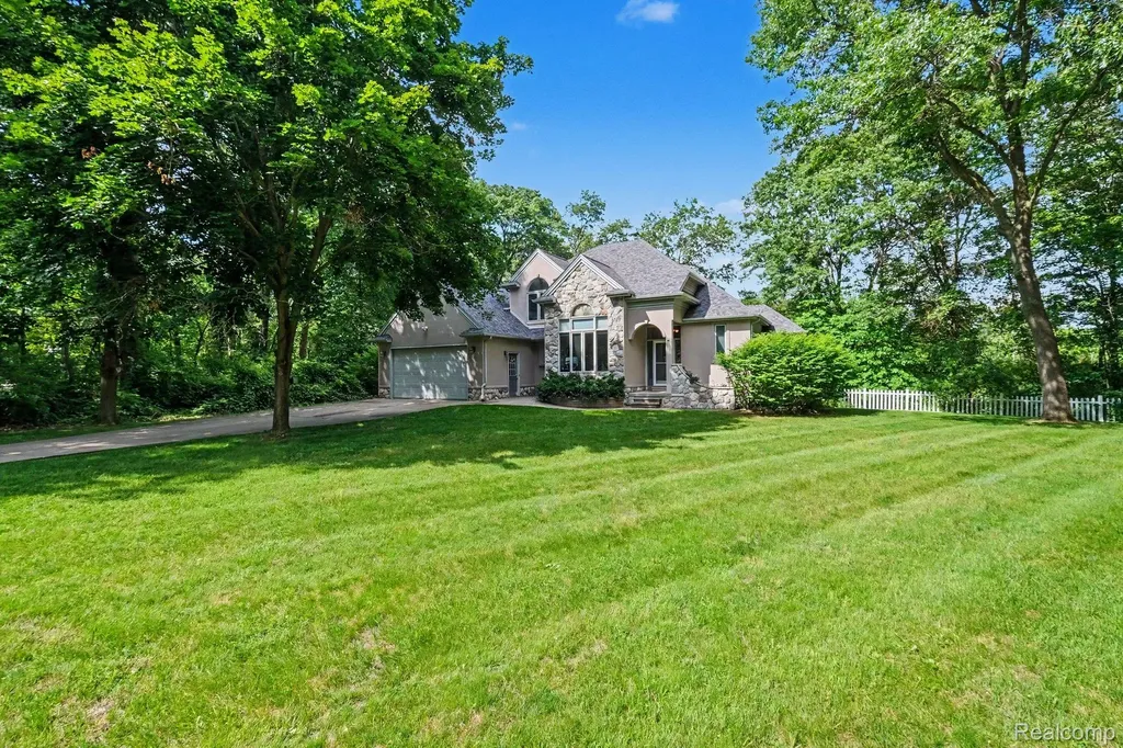 13445 Chateau Cove Drive Groveland Township MI 48442