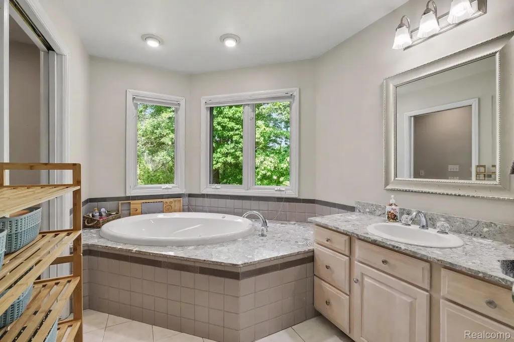 13445 Chateau Cove Drive Groveland Township MI 48442