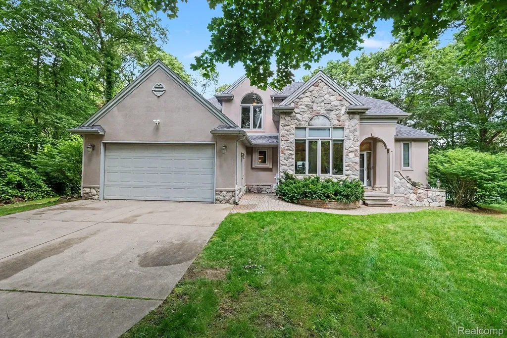 13445 Chateau Cove Drive Groveland Township MI 48442