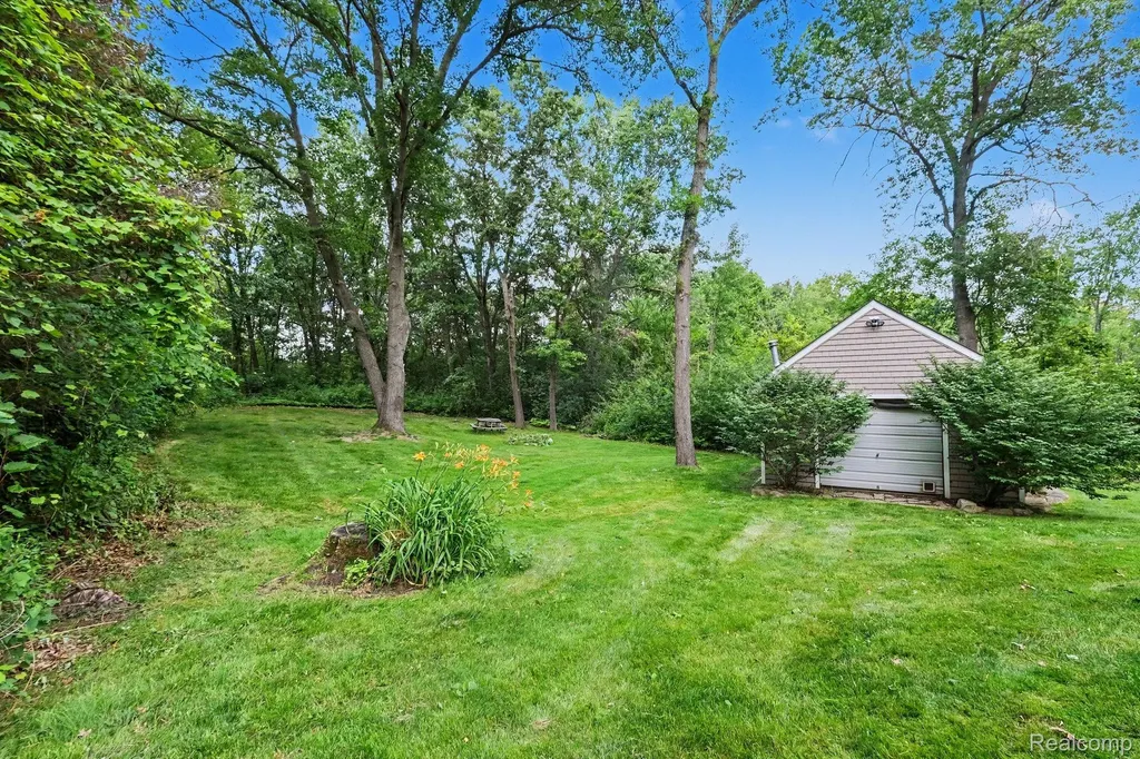 13445 Chateau Cove Drive Groveland Township MI 48442