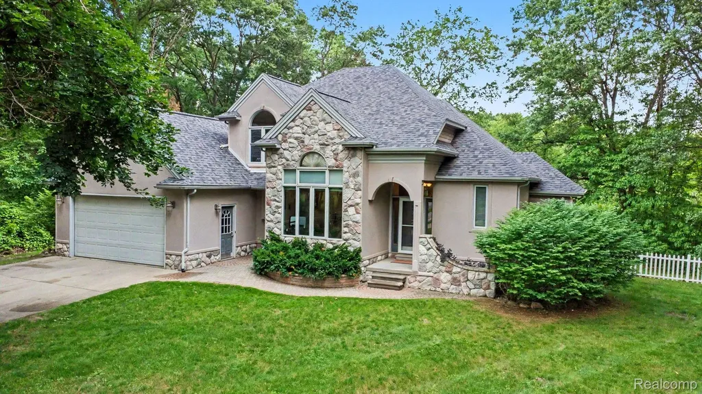 13445 Chateau Cove Drive Groveland Township MI 48442
