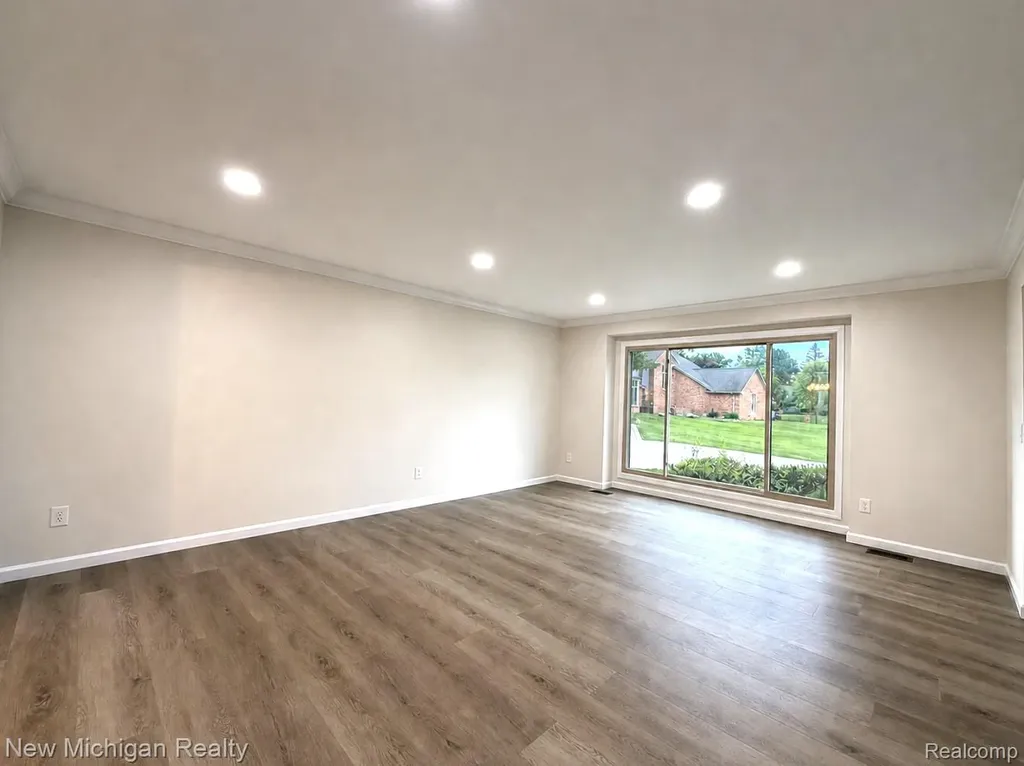 650 Deerfield Court Rochester Hills City MI 48309