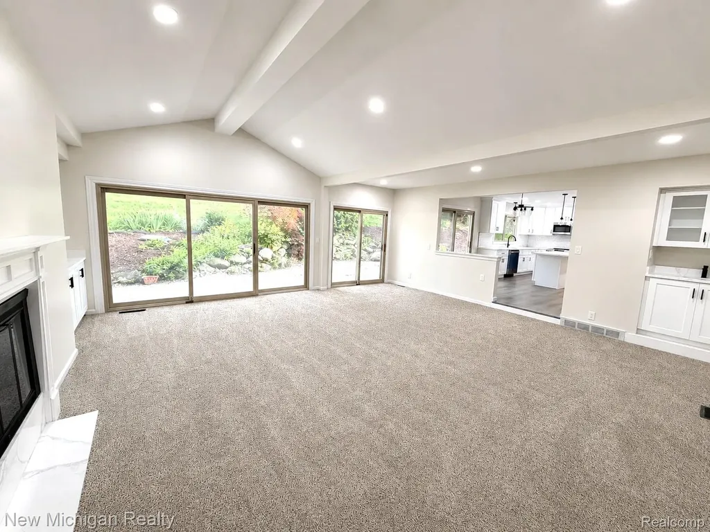 650 Deerfield Court Rochester Hills City MI 48309