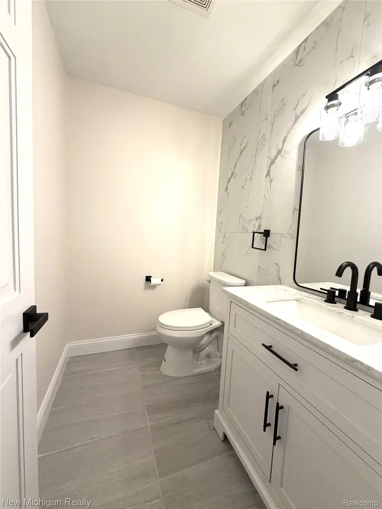 650 Deerfield Court Rochester Hills City MI 48309
