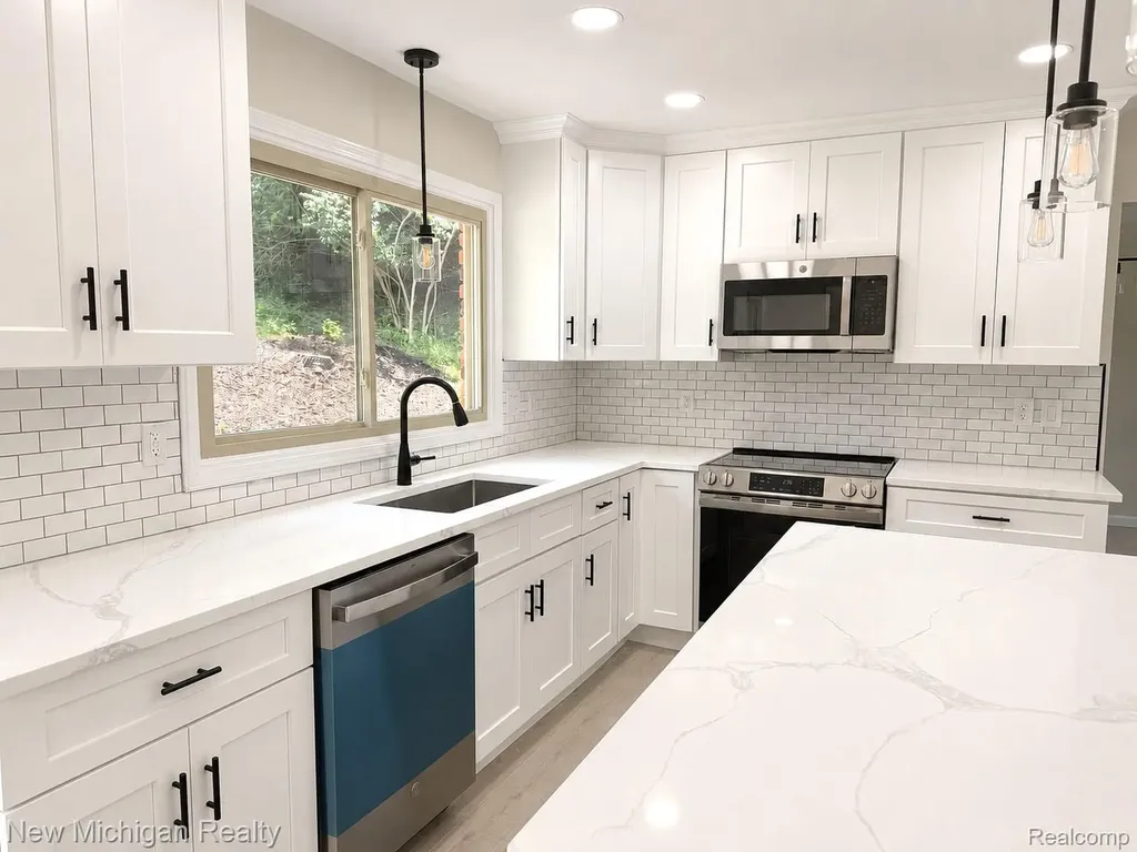 650 Deerfield Court Rochester Hills City MI 48309