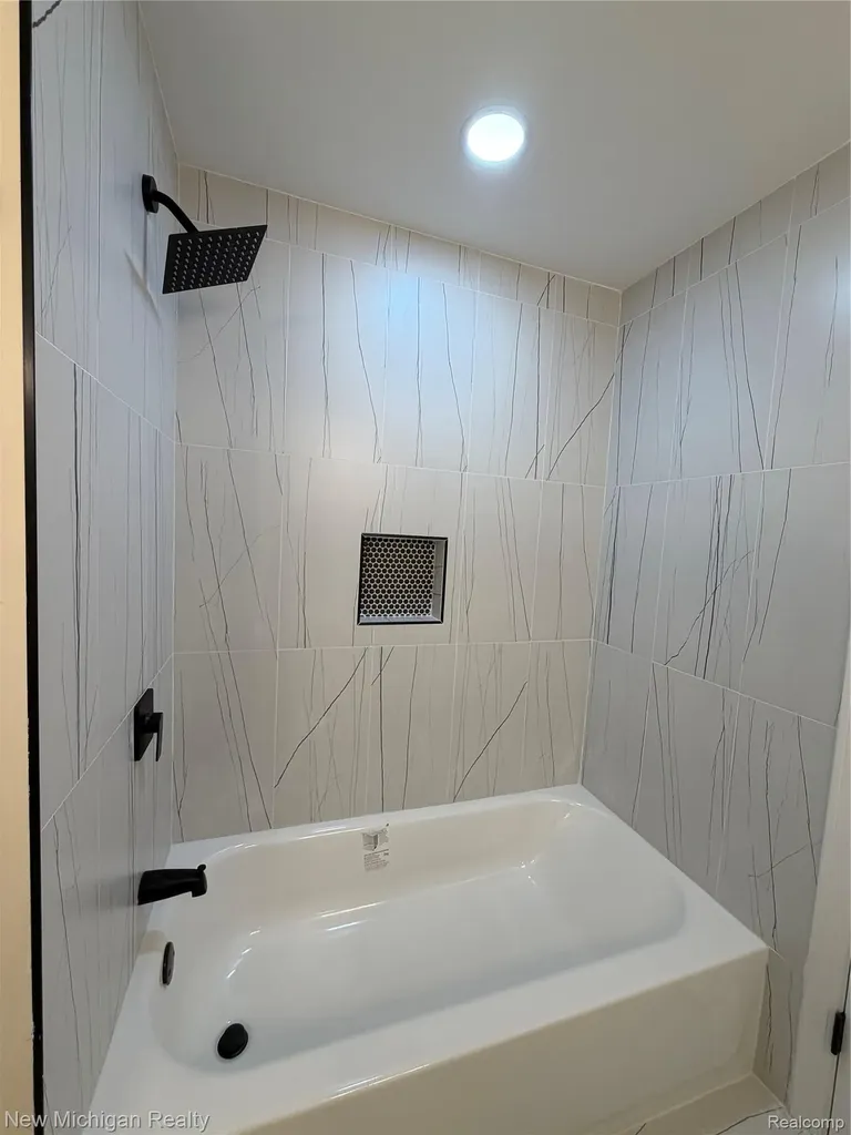 650 Deerfield Court Rochester Hills City MI 48309