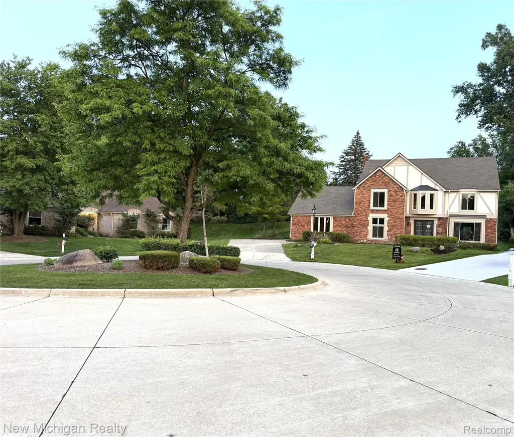 650 Deerfield Court Rochester Hills City MI 48309