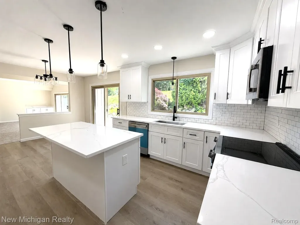 650 Deerfield Court Rochester Hills City MI 48309