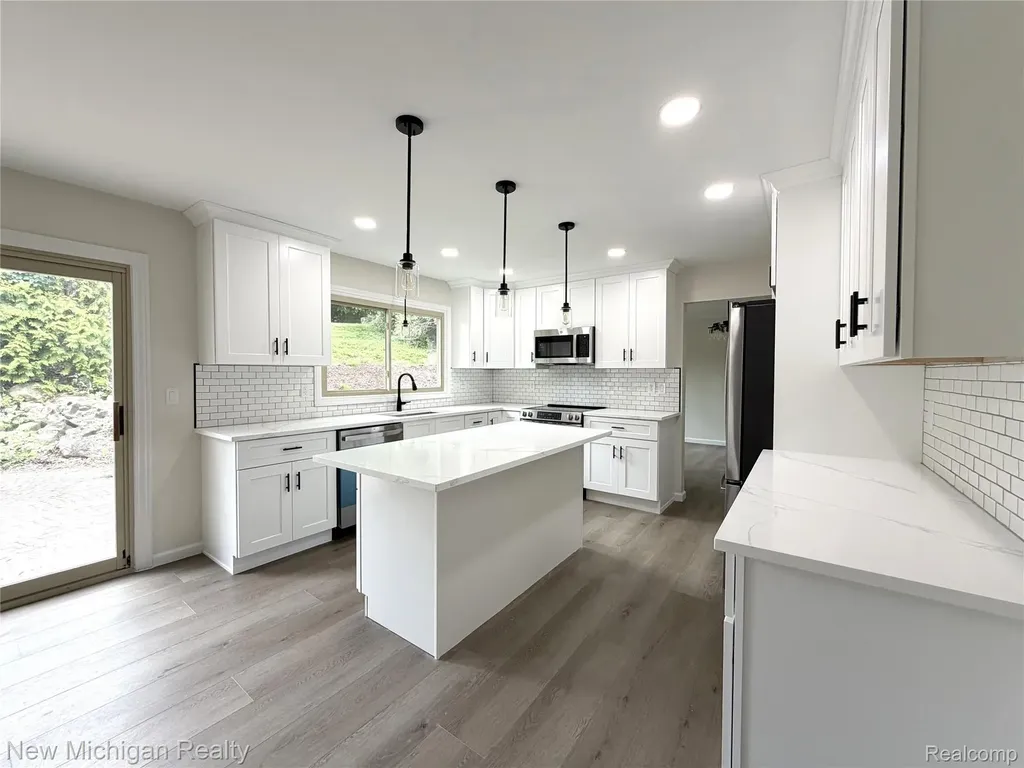 650 Deerfield Court Rochester Hills City MI 48309