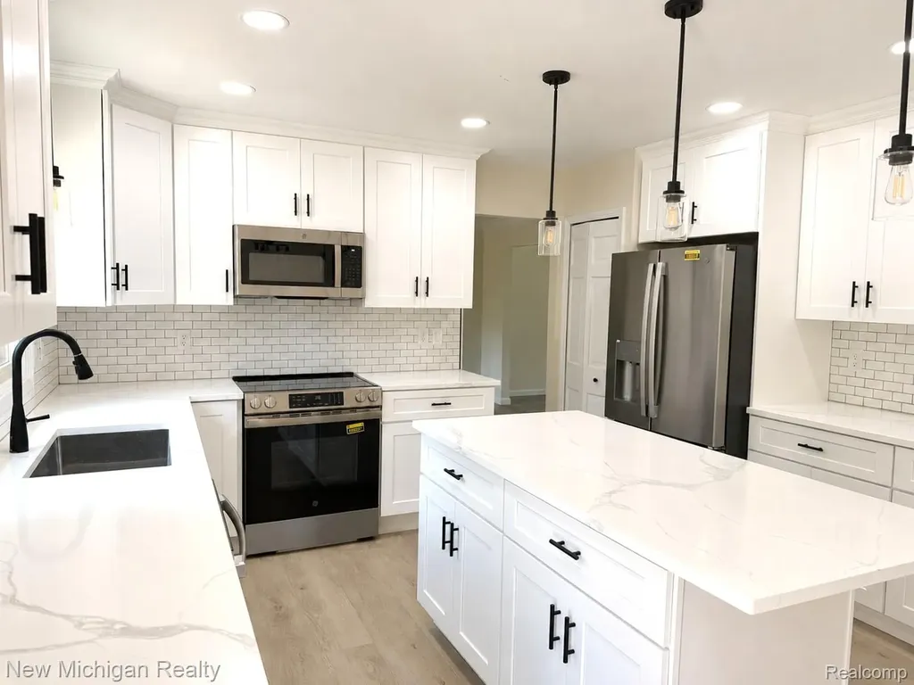 650 Deerfield Court Rochester Hills City MI 48309