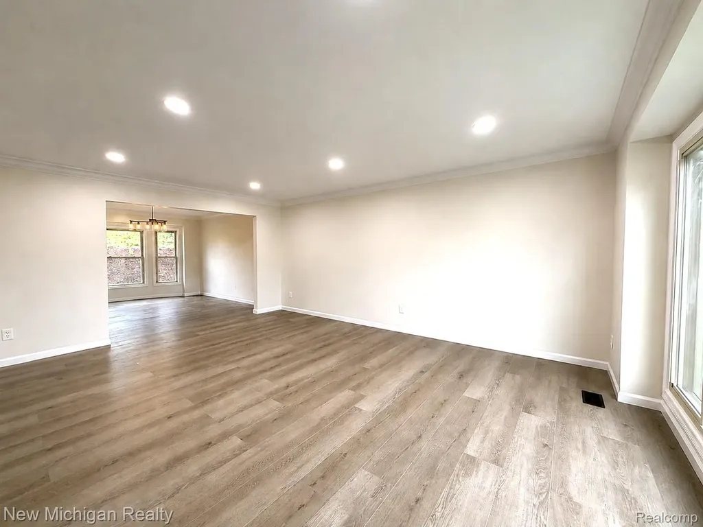650 Deerfield Court Rochester Hills City MI 48309