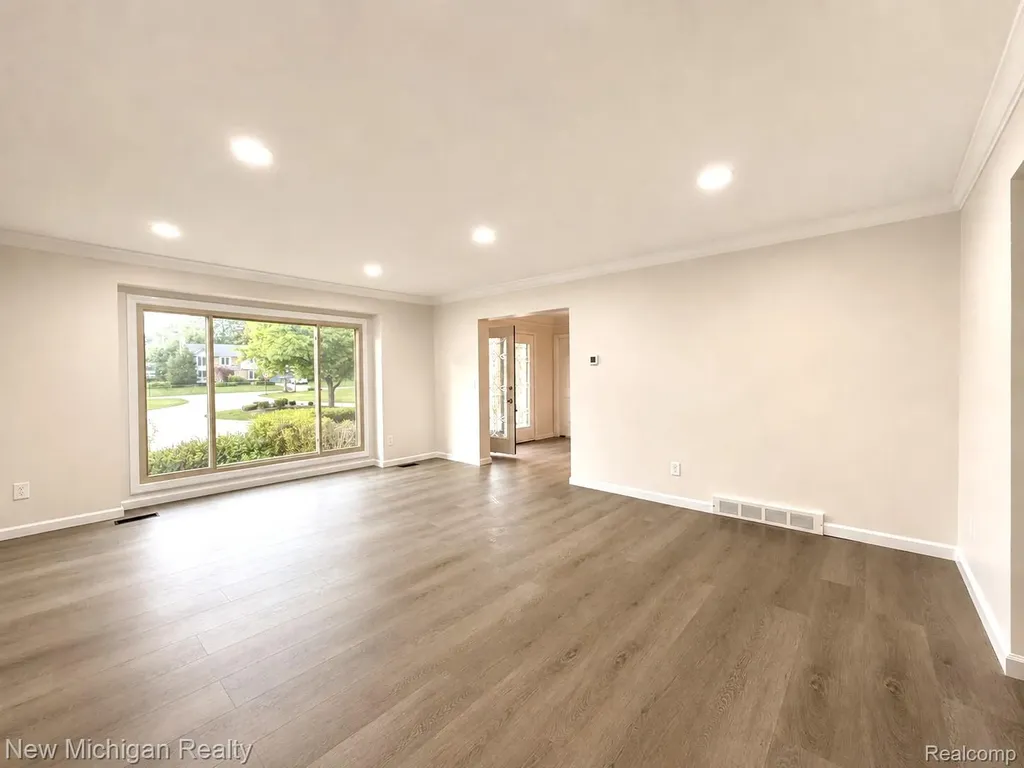 650 Deerfield Court Rochester Hills City MI 48309