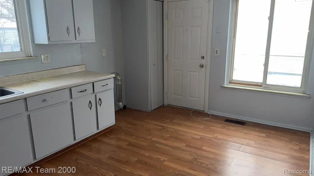 28567 Forest Dale Street Romulus City MI 48174