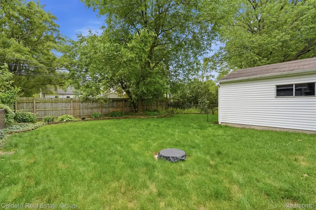 456 Allen Avenue Clawson City MI 48017