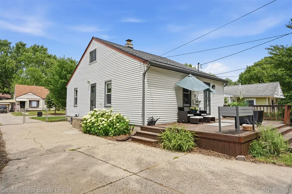 456 Allen Avenue Clawson City MI 48017