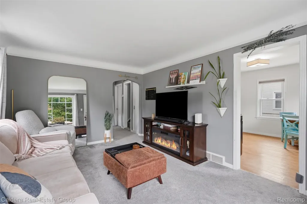 456 Allen Avenue Clawson City MI 48017