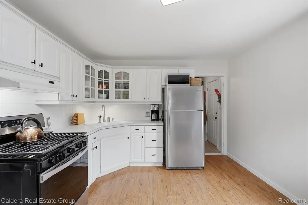 456 Allen Avenue Clawson City MI 48017