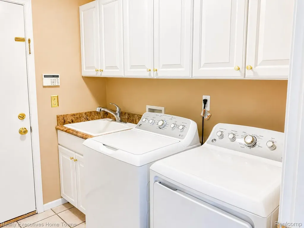 20791 Outer Drive Dearborn City MI 48124