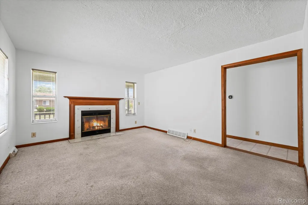 941 Pine Street Wyandotte City MI 48192