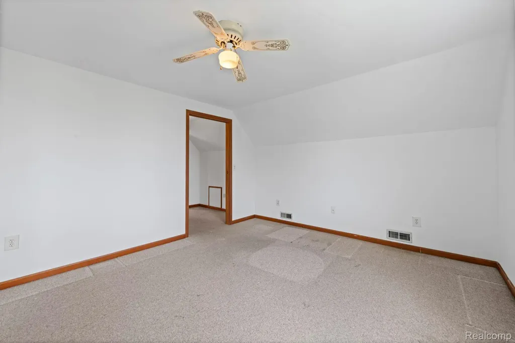 941 Pine Street Wyandotte City MI 48192
