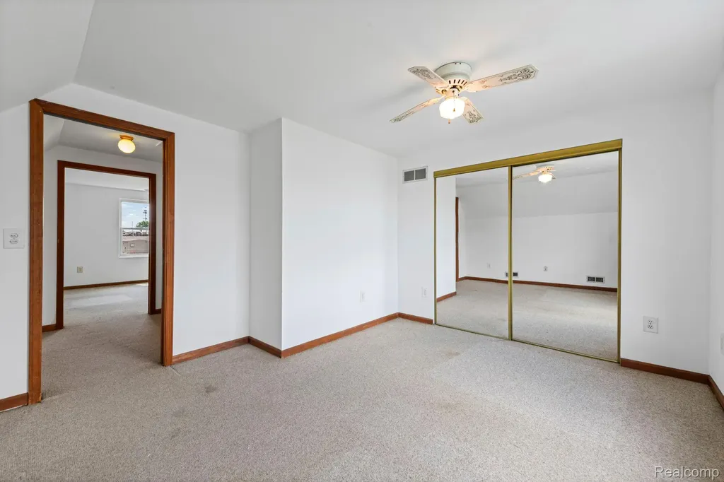 941 Pine Street Wyandotte City MI 48192