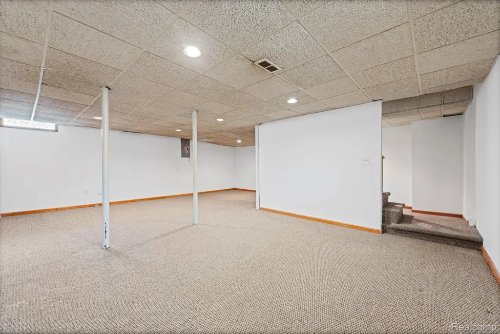 941 Pine Street Wyandotte City MI 48192