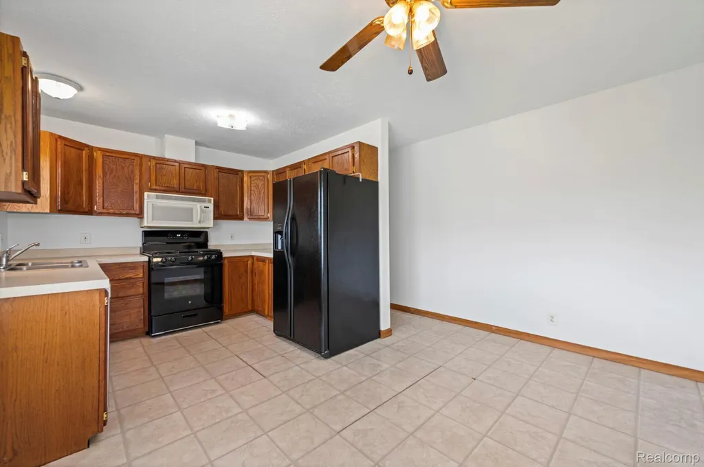 941 Pine Street Wyandotte City MI 48192