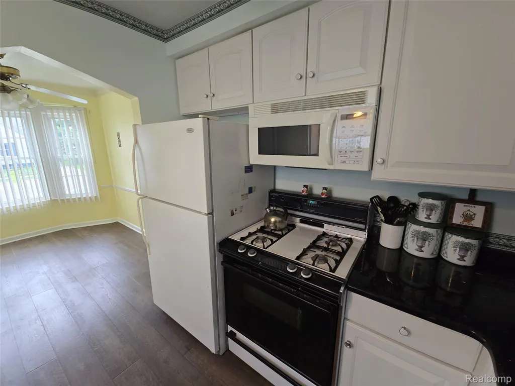 23776 Normandy Avenue Eastpointe City MI 48021