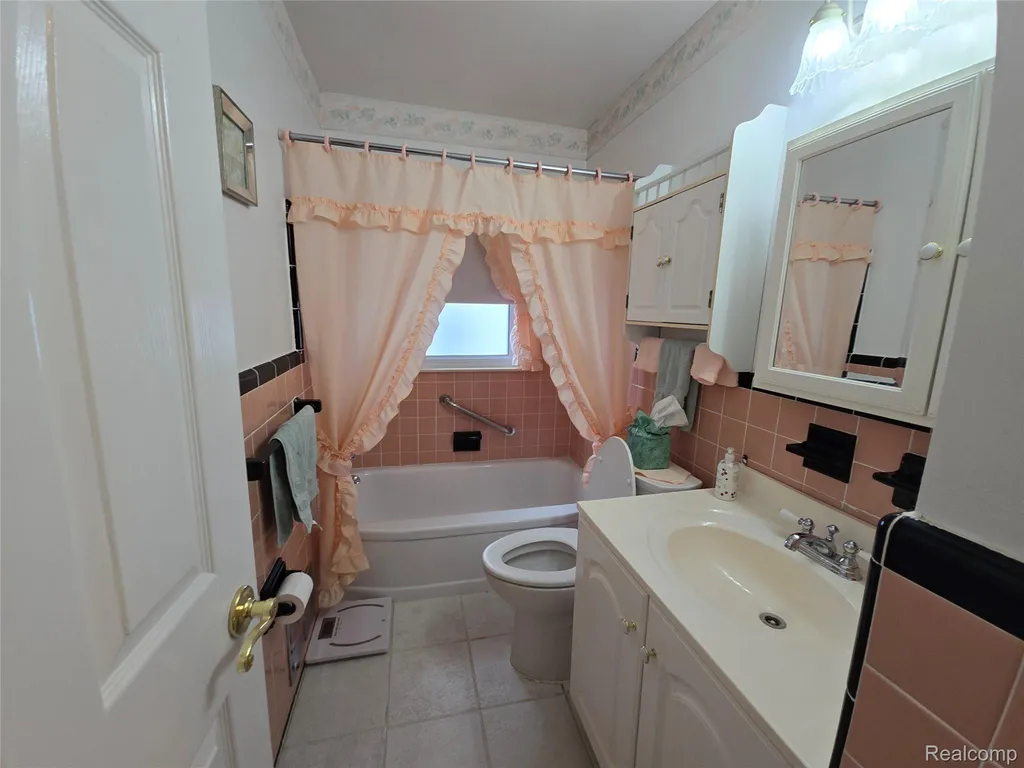 23776 Normandy Avenue Eastpointe City MI 48021