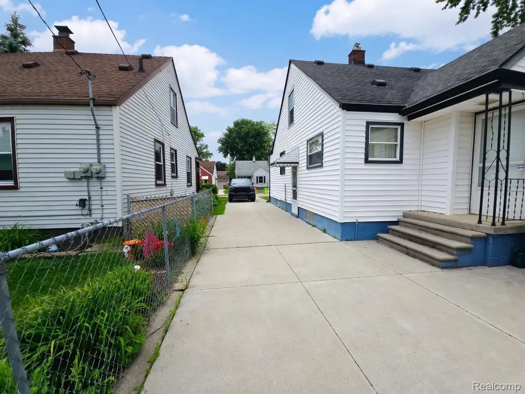 23776 Normandy Avenue Eastpointe City MI 48021