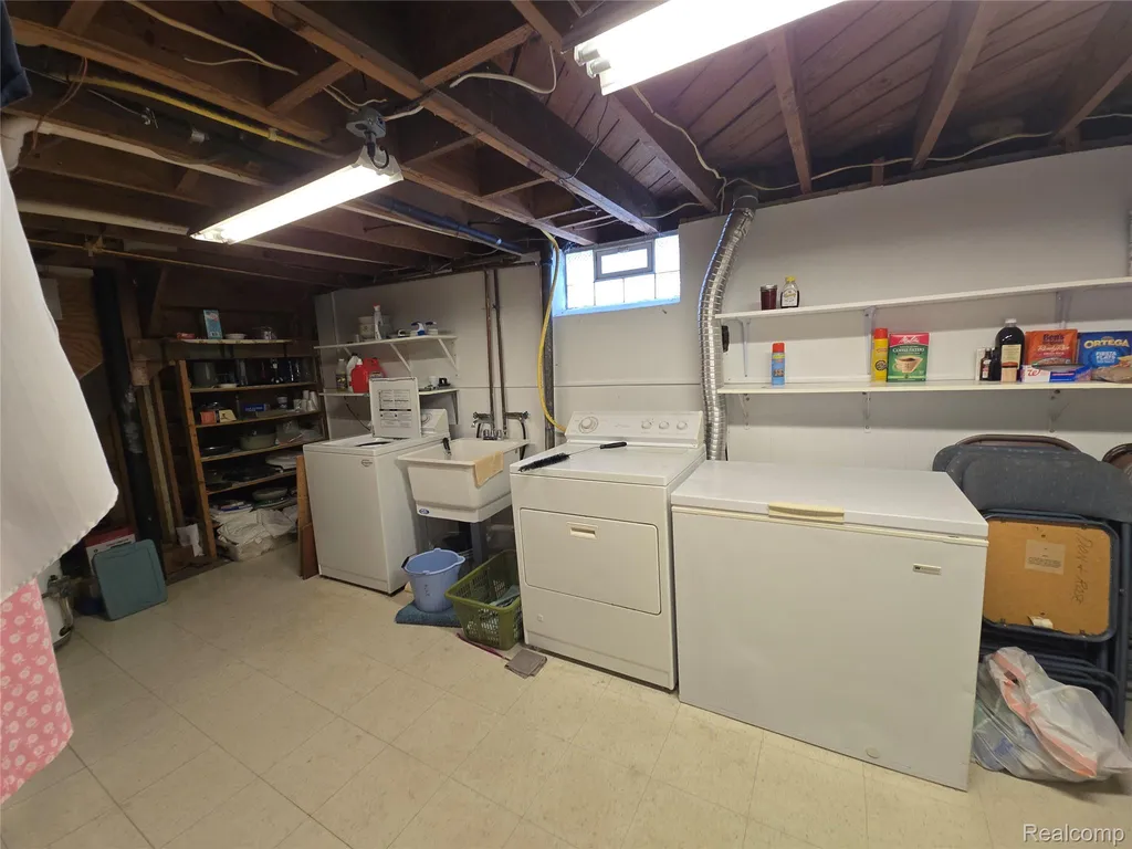 23776 Normandy Avenue Eastpointe City MI 48021