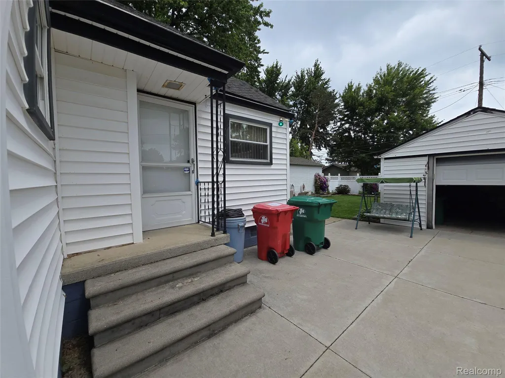 23776 Normandy Avenue Eastpointe City MI 48021