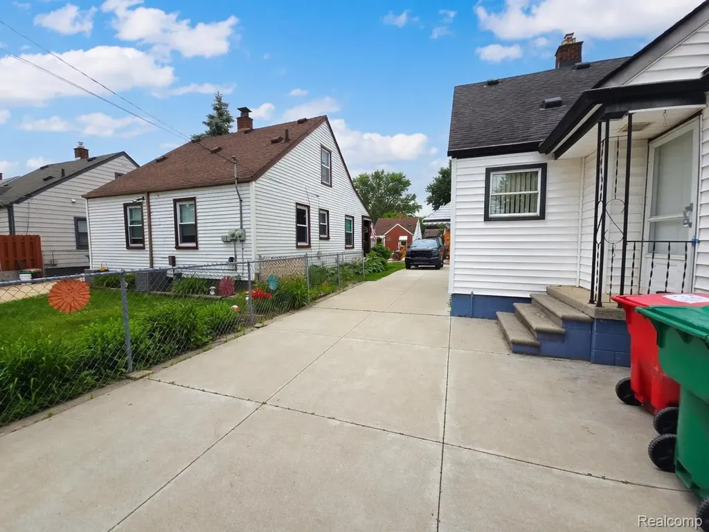 23776 Normandy Avenue Eastpointe City MI 48021