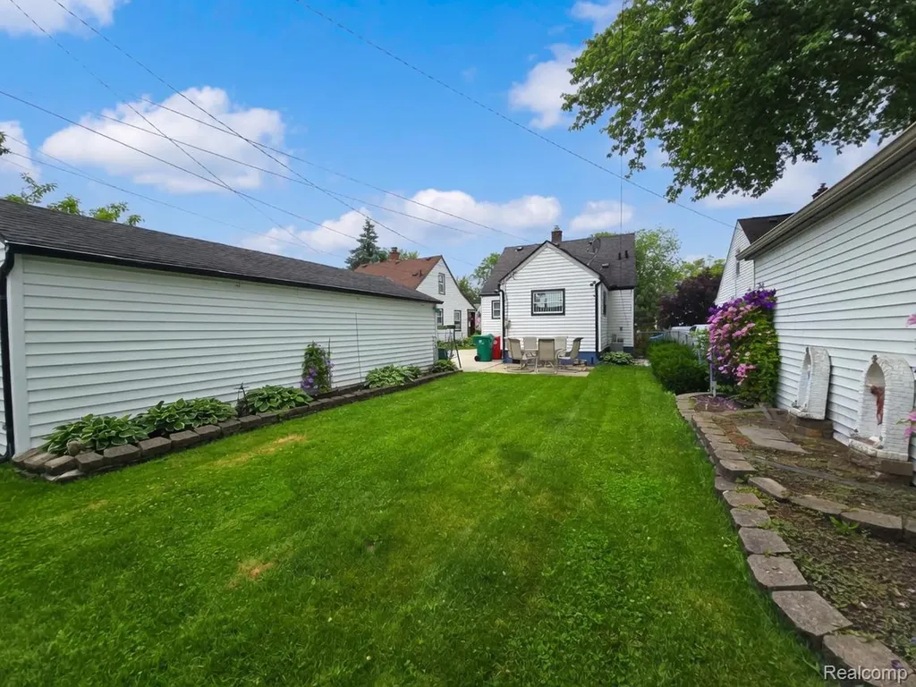 23776 Normandy Avenue Eastpointe City MI 48021