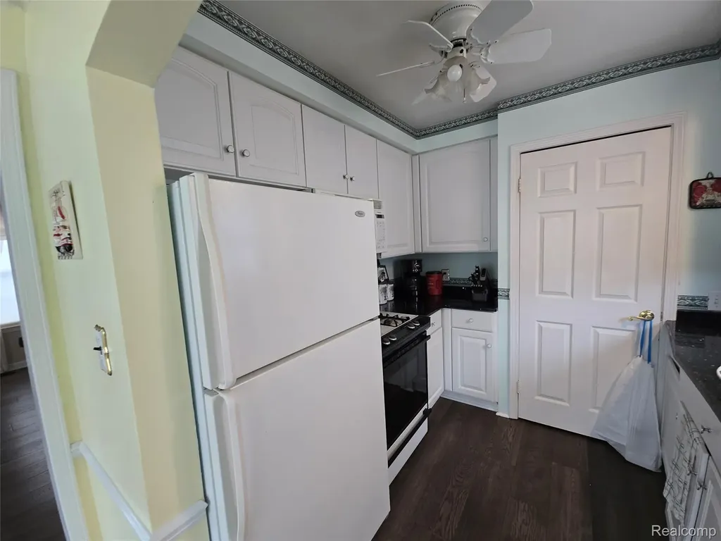 23776 Normandy Avenue Eastpointe City MI 48021