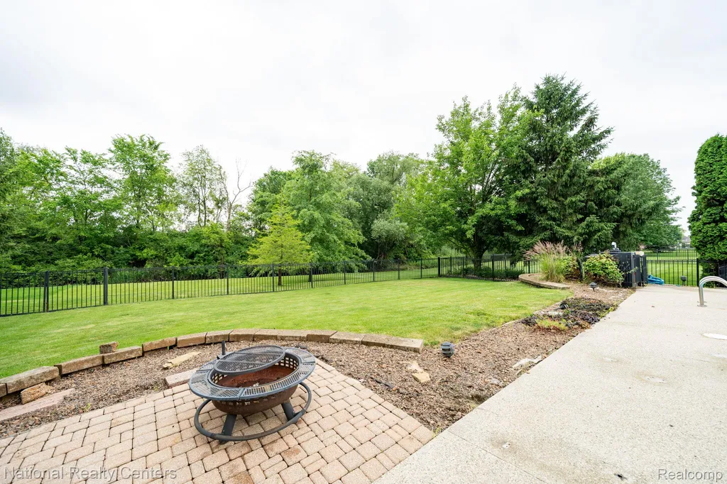 48634 Lafayette Drive Macomb Township MI 48044